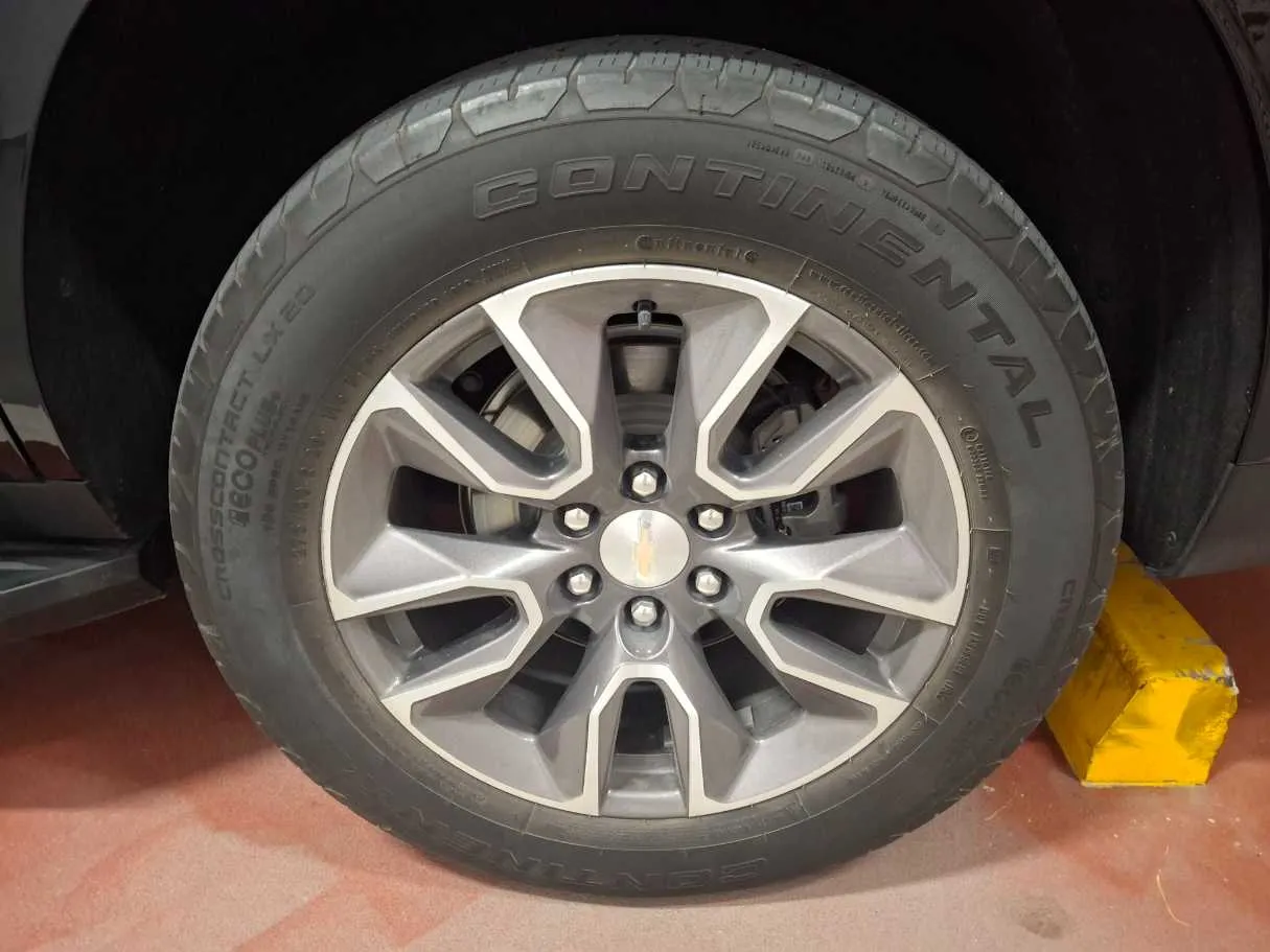 Car image 9
