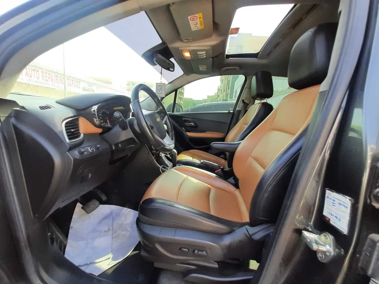 Car image 11