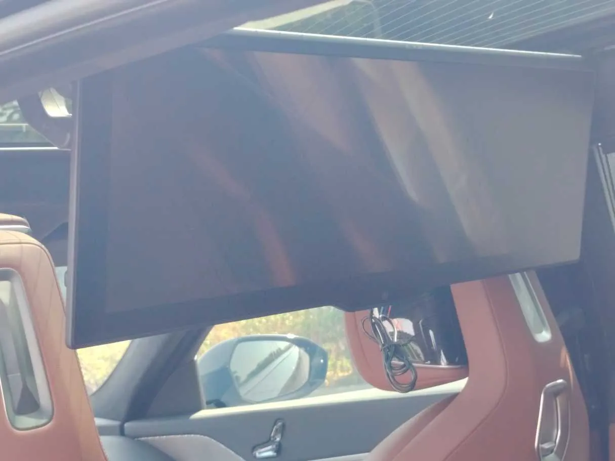 Car image 30