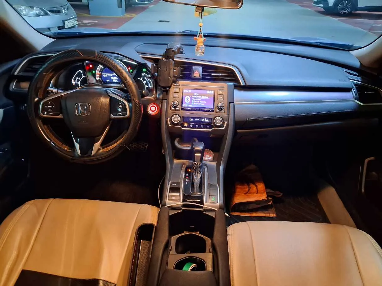Car image 15