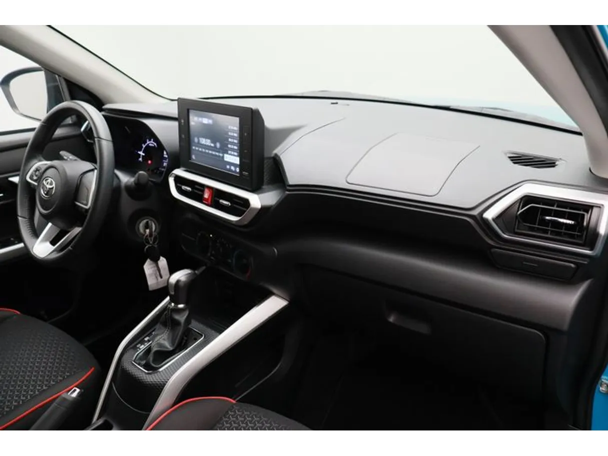 Car image 10
