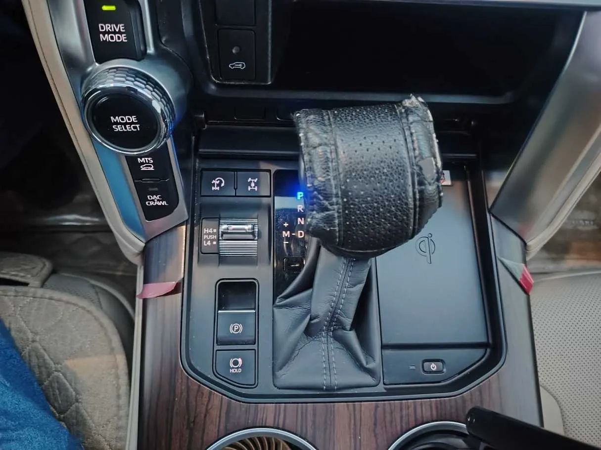 Car image 24