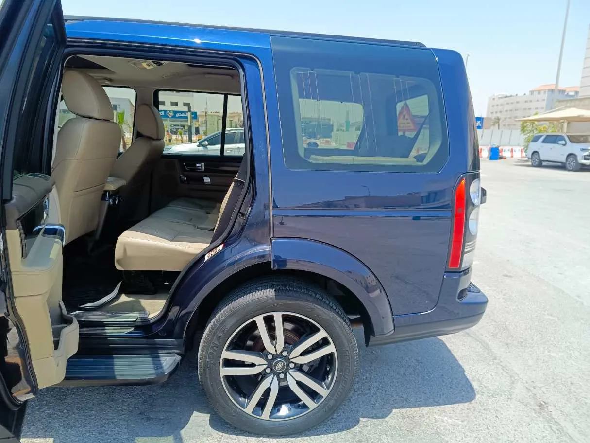 Car image 17