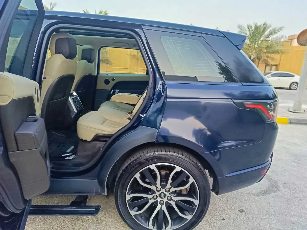 Car image 16