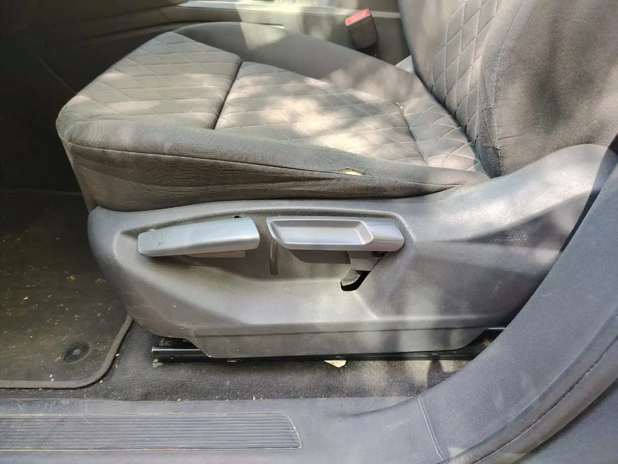 Car image 47