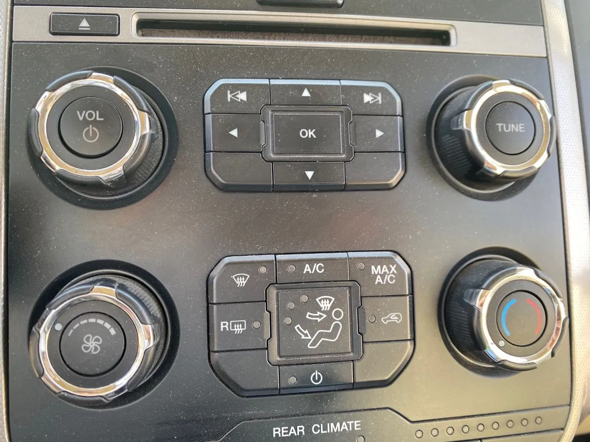 Car image 17