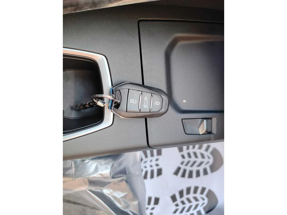 Car image 32