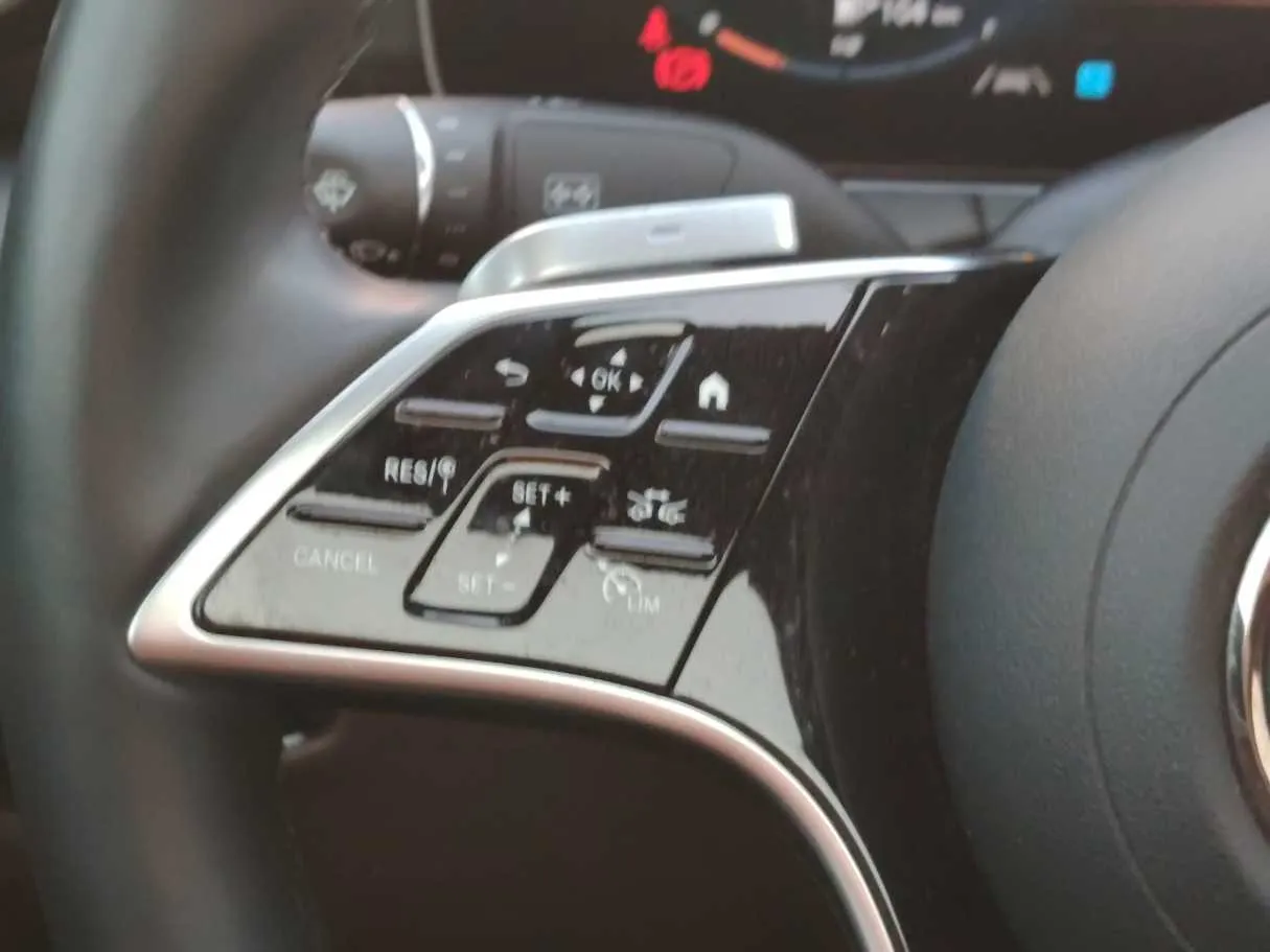 Car image 26