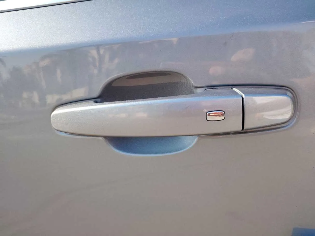 Car image 26