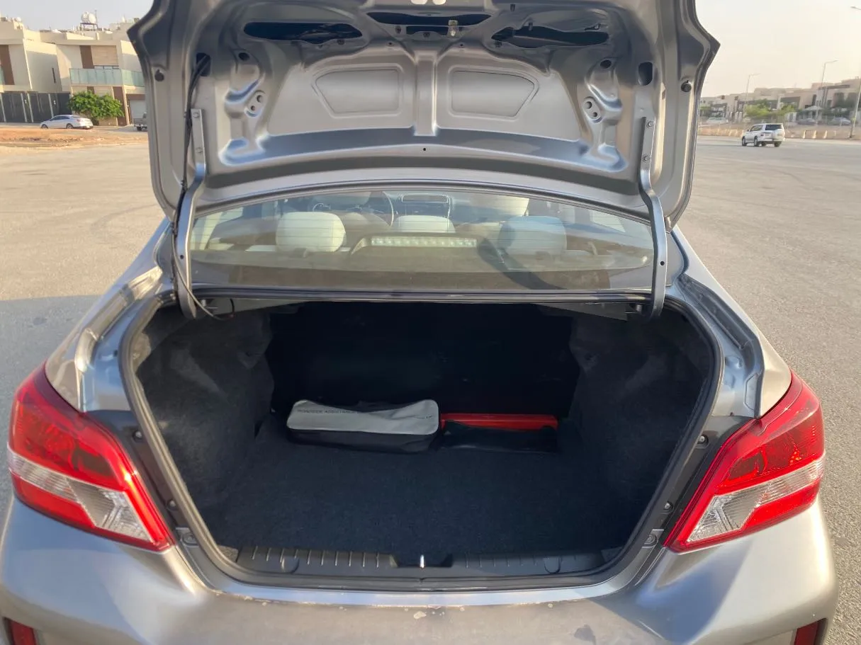 Car image 17