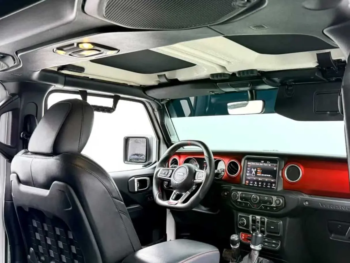 Car image 14