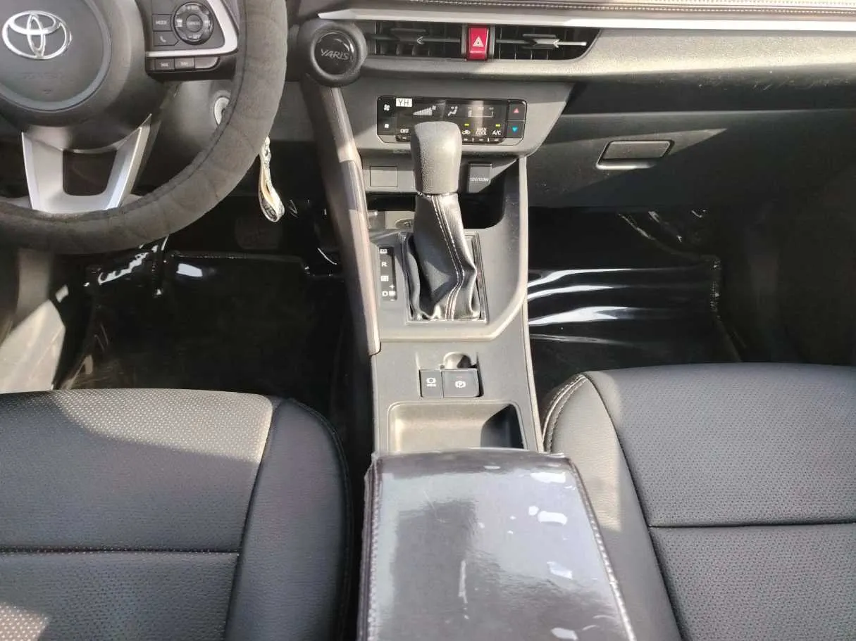 Car image 22