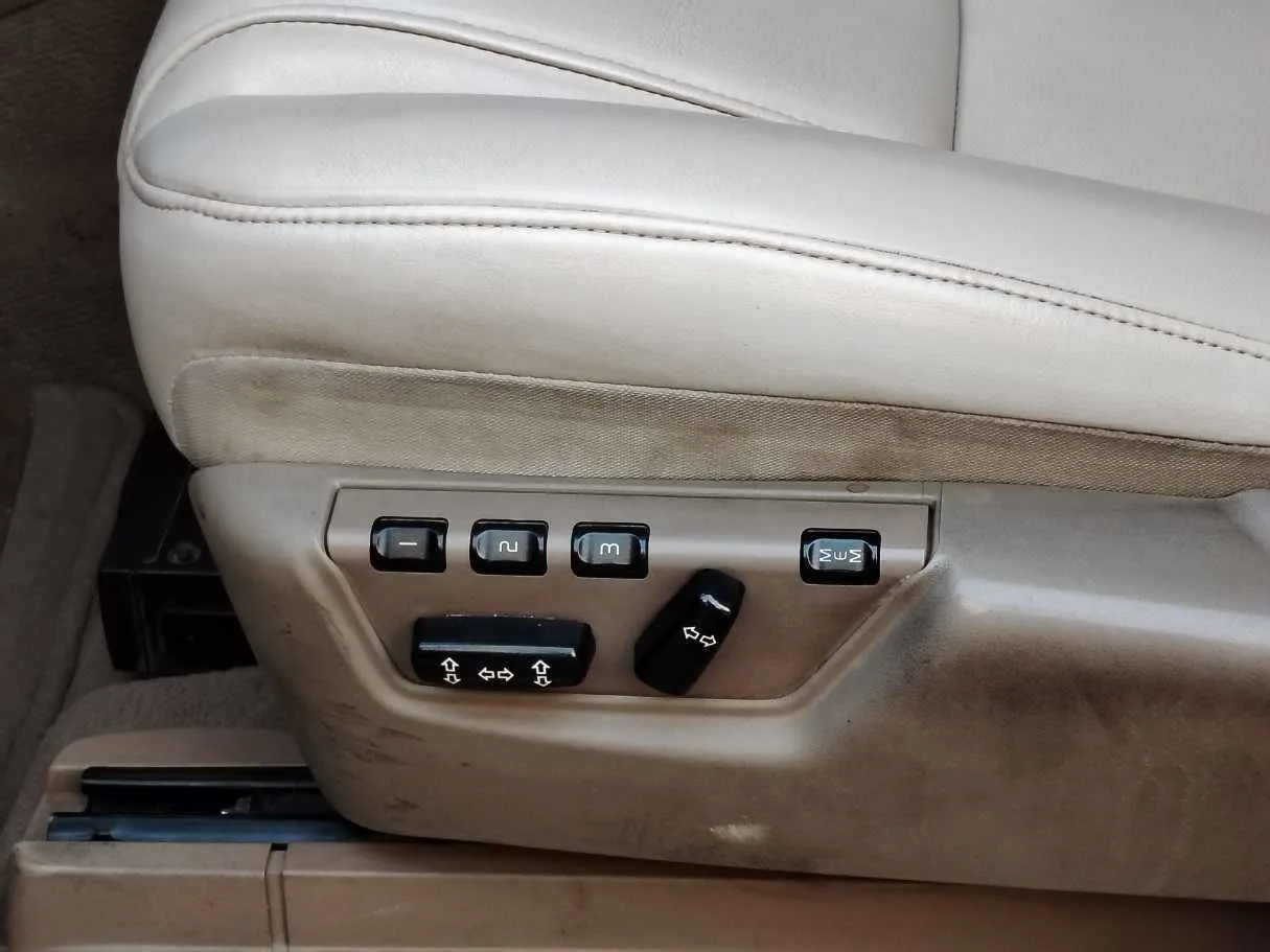 Car image 29