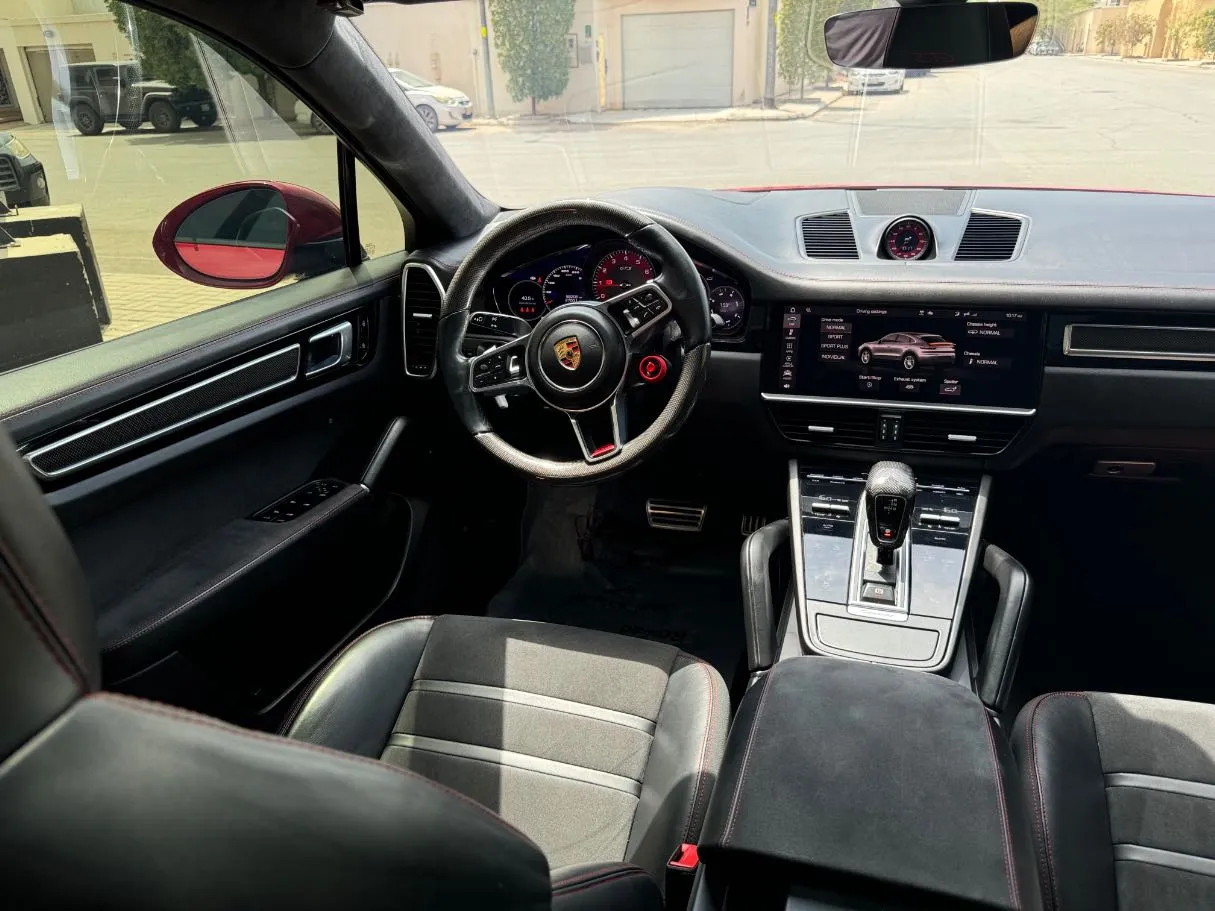 Car image 18