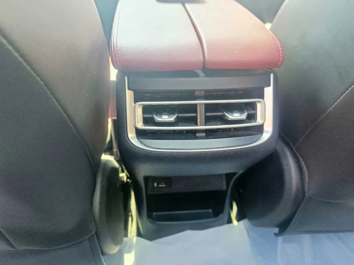 Car image 36