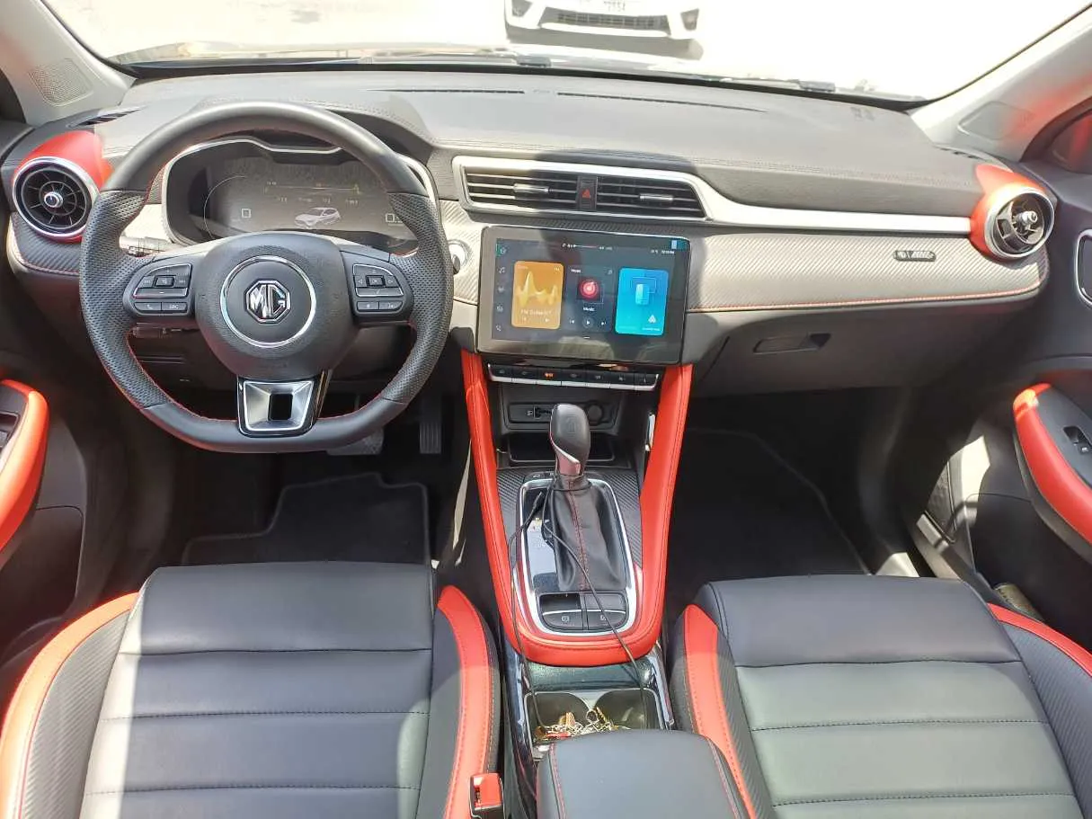 Car image 17