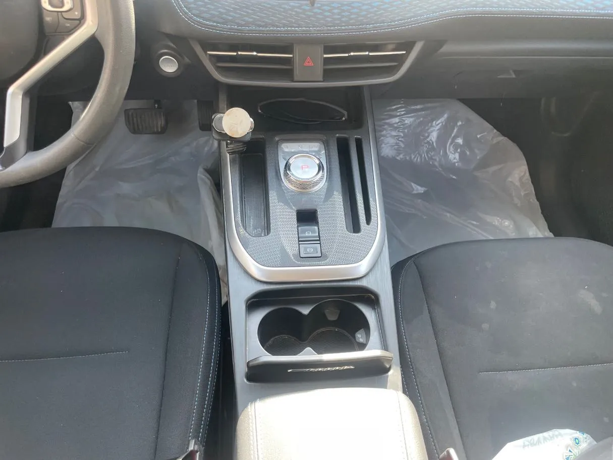 Car image 18