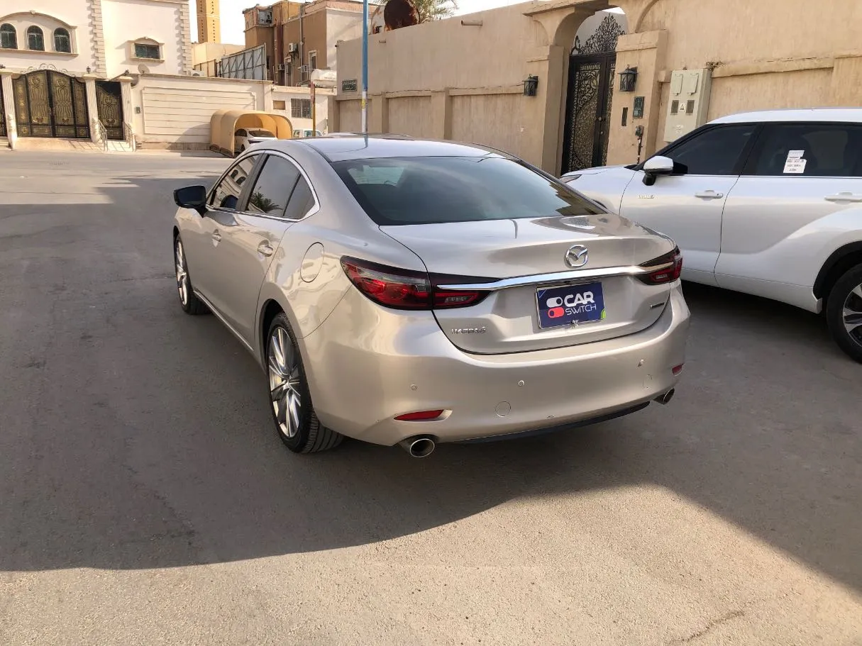 Car image 7
