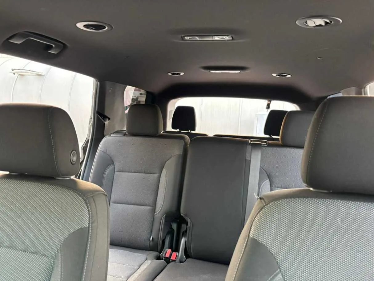 Car image 22