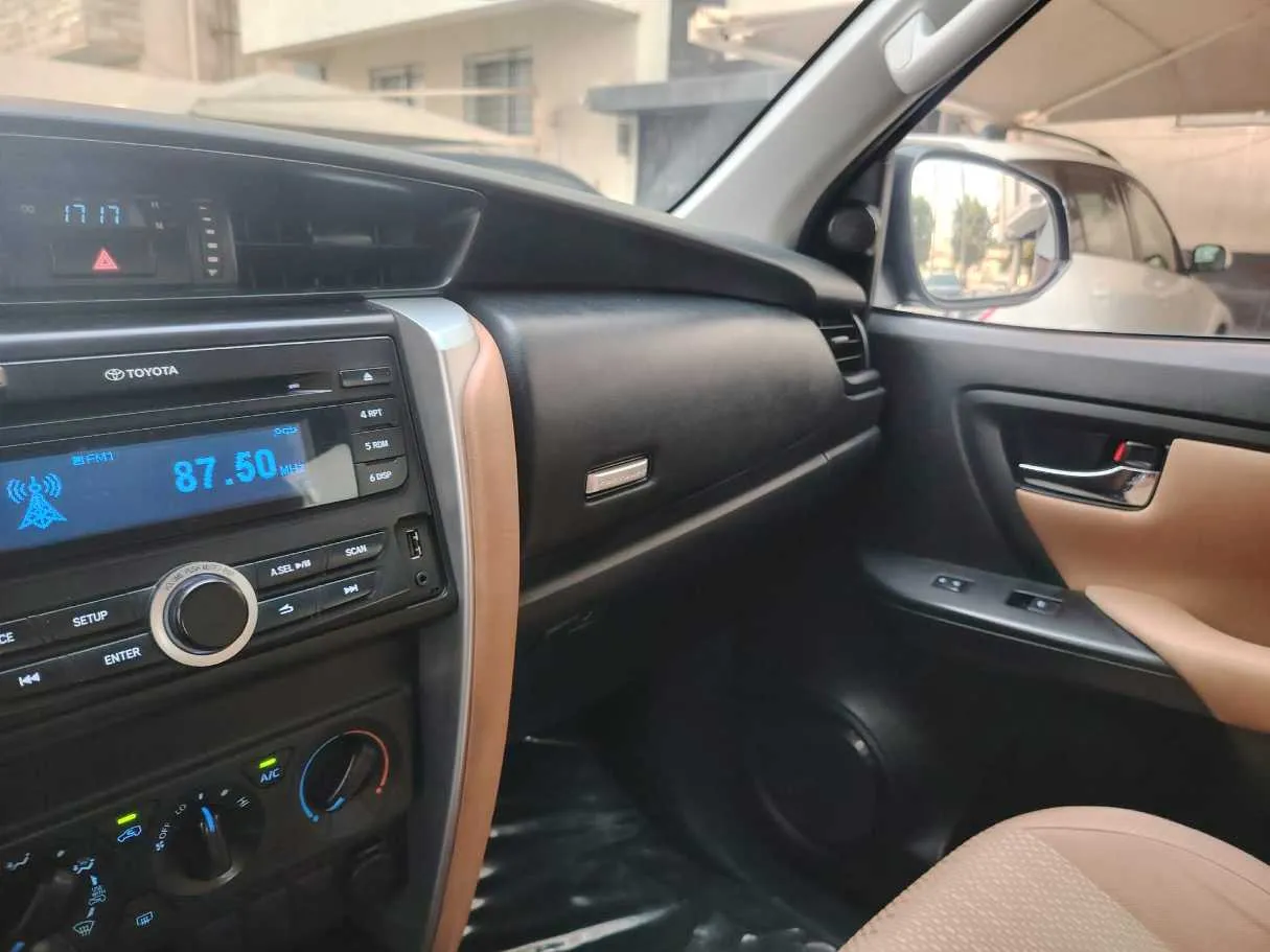Car image 27