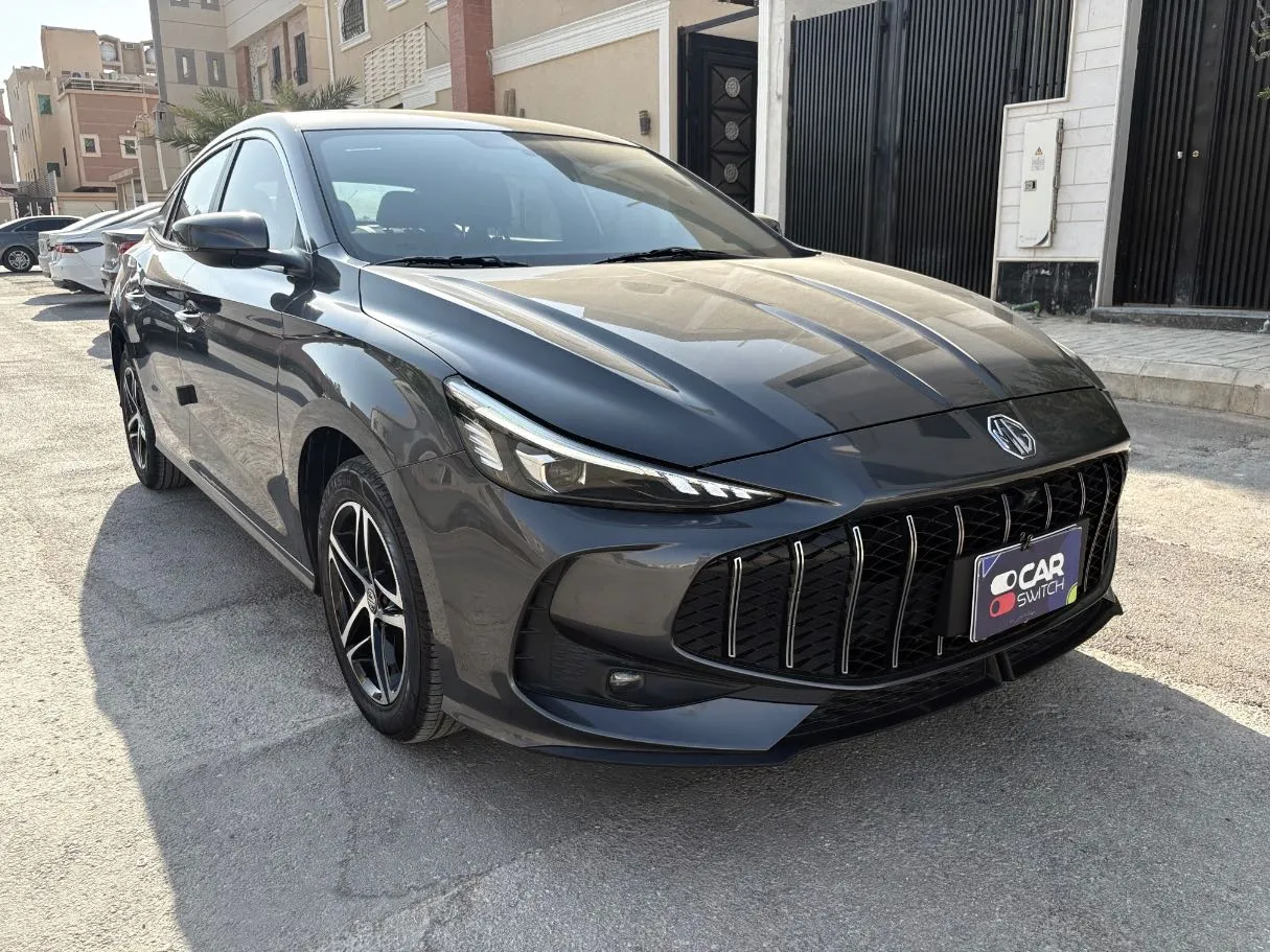 Car image 3