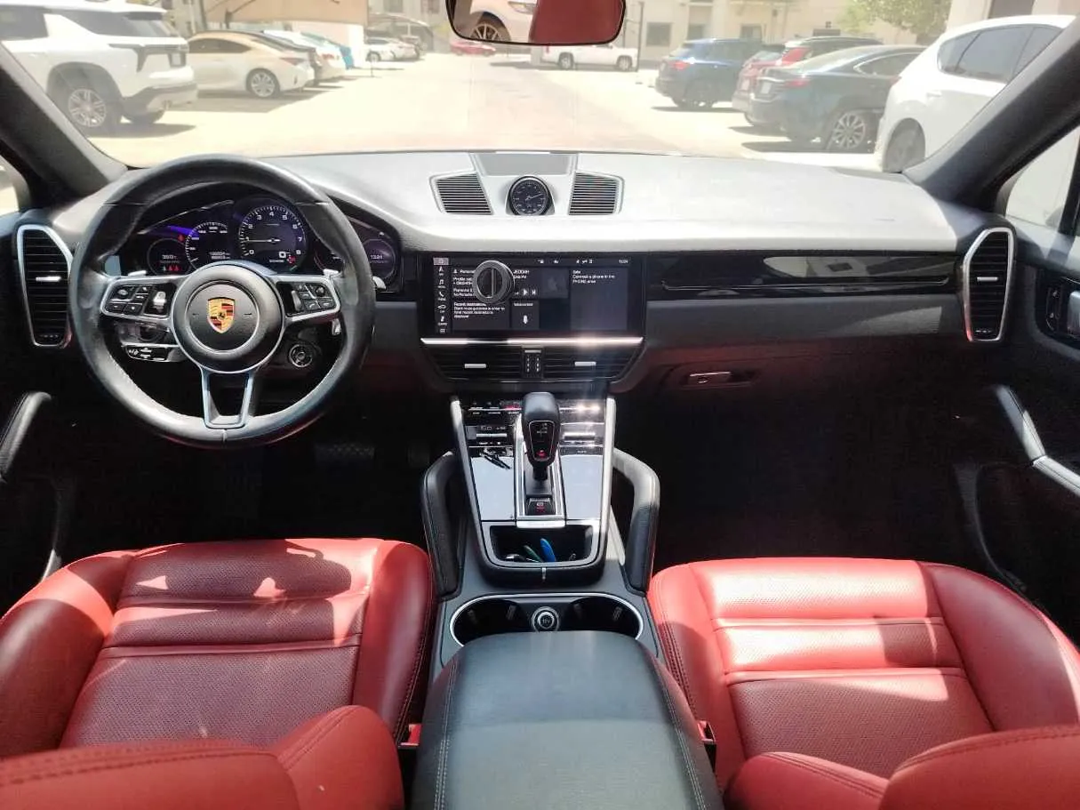 Car image 18