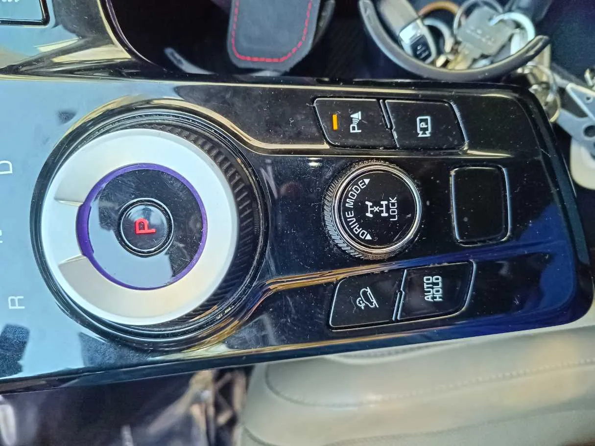 Car image 26
