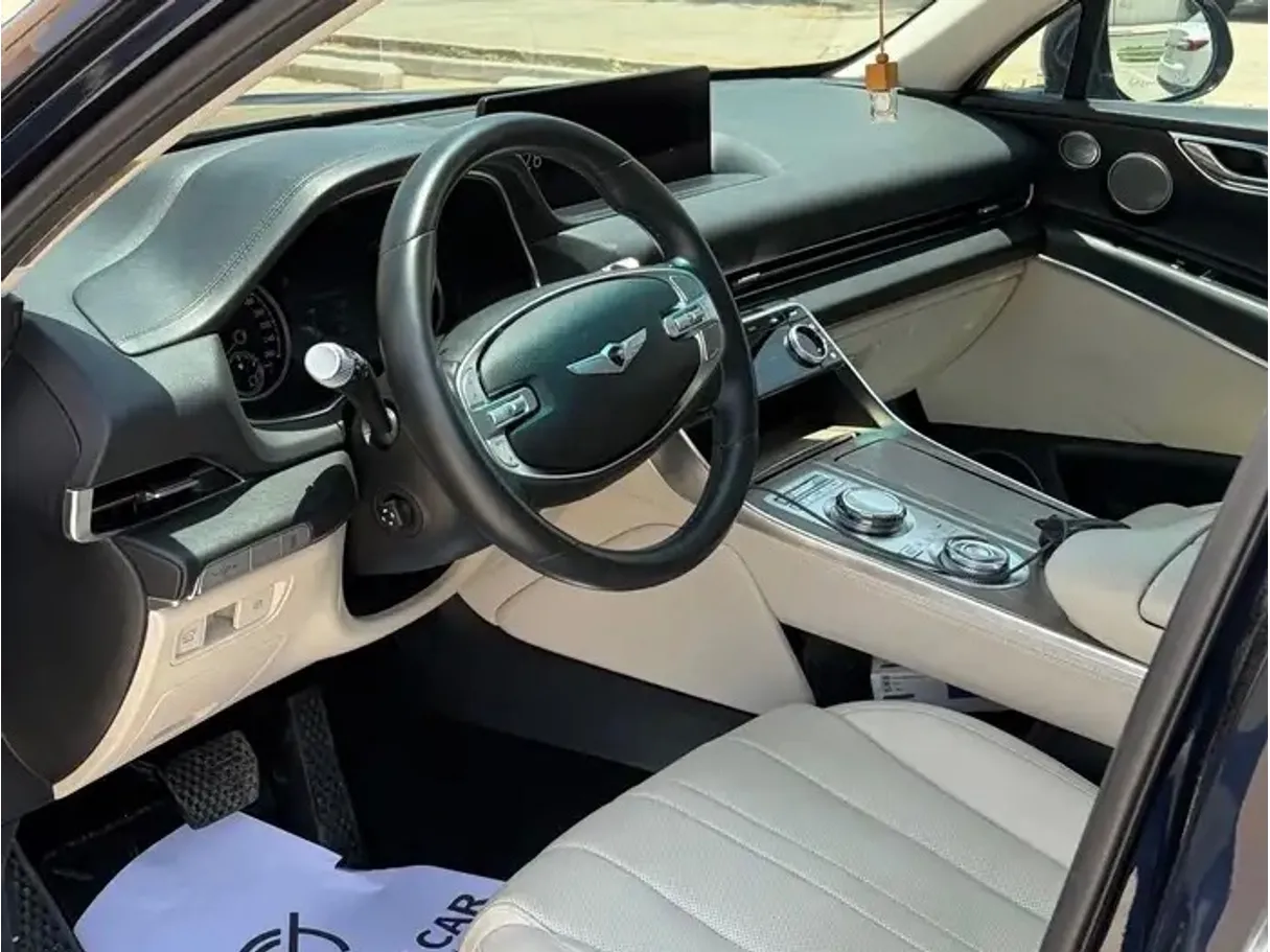 Car image 5