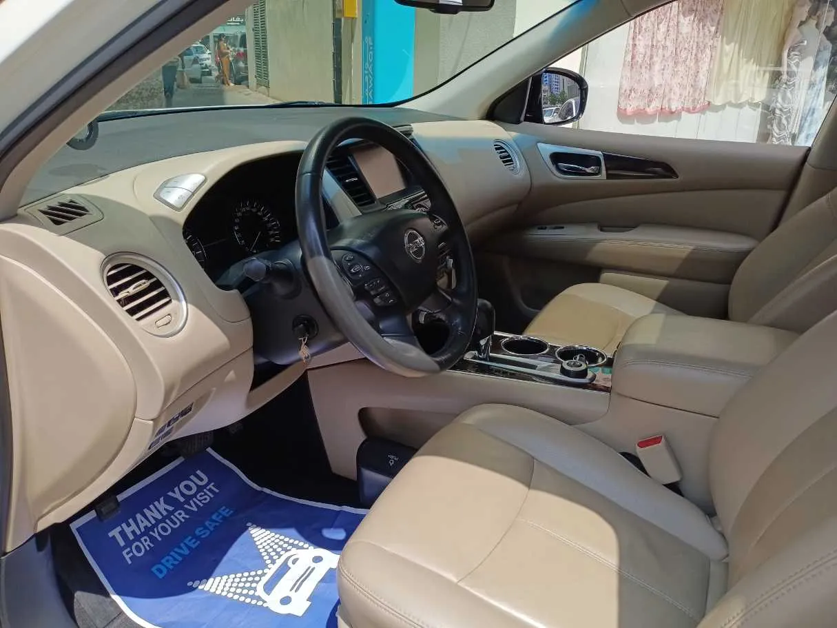Car image 11