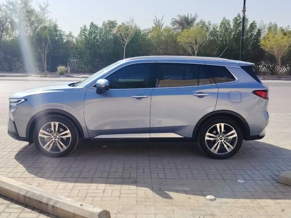 Car image 8