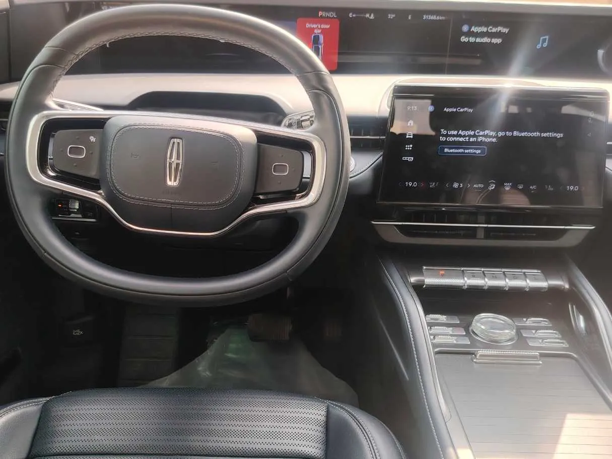 Car image 18