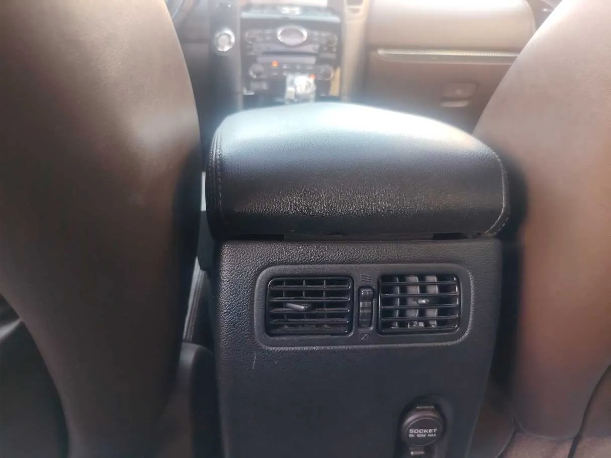 Car image 27