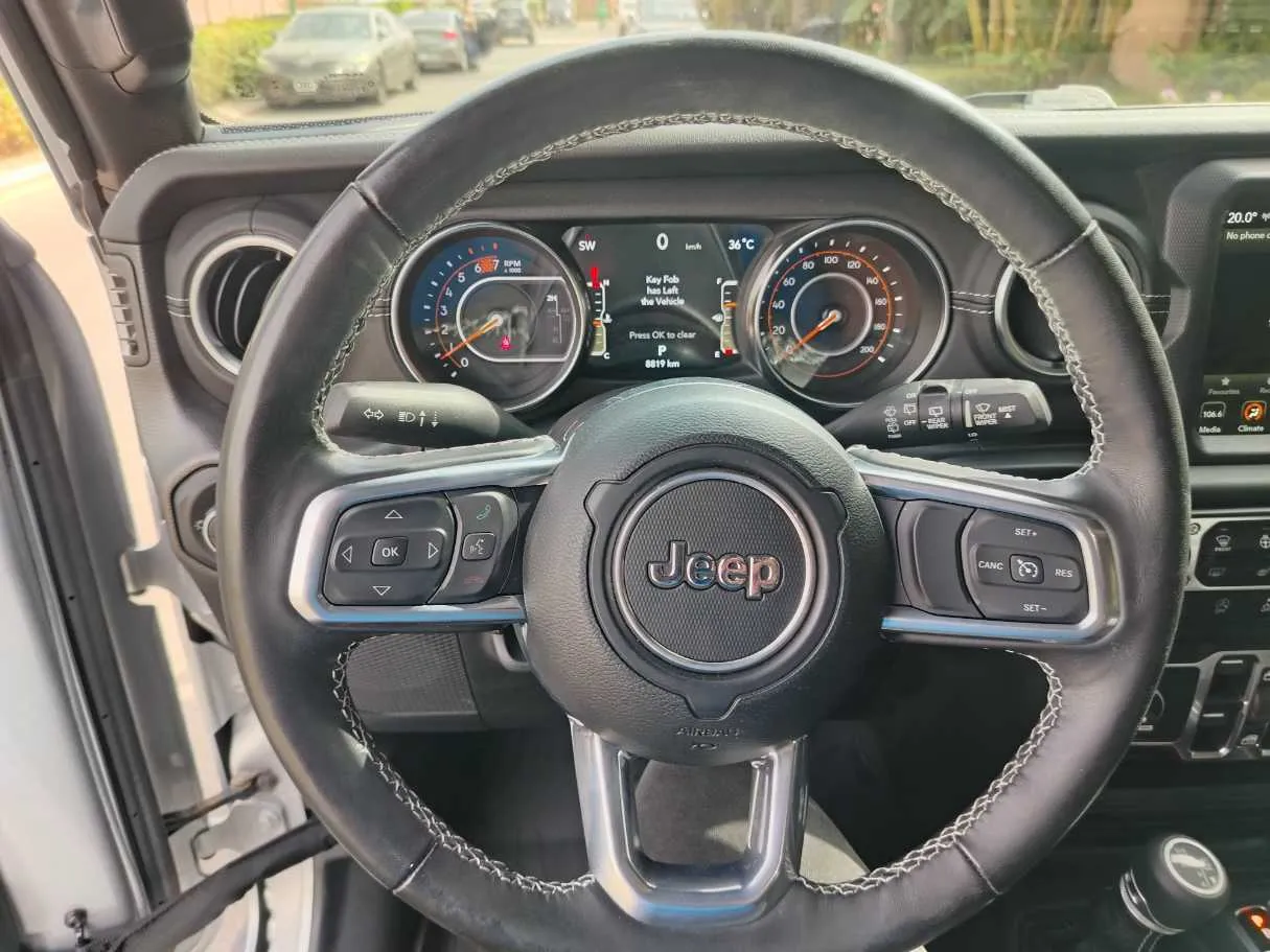 Car image 34