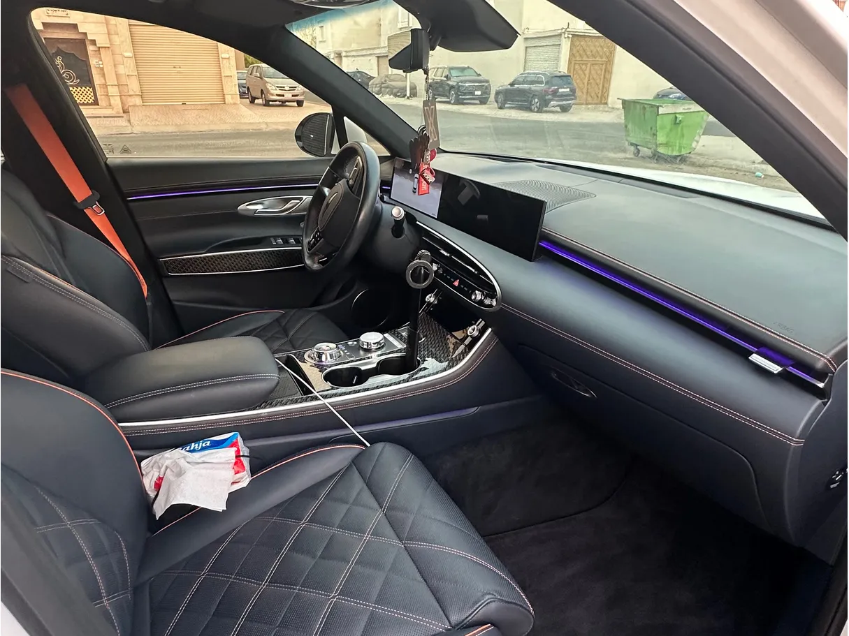 Car image 7