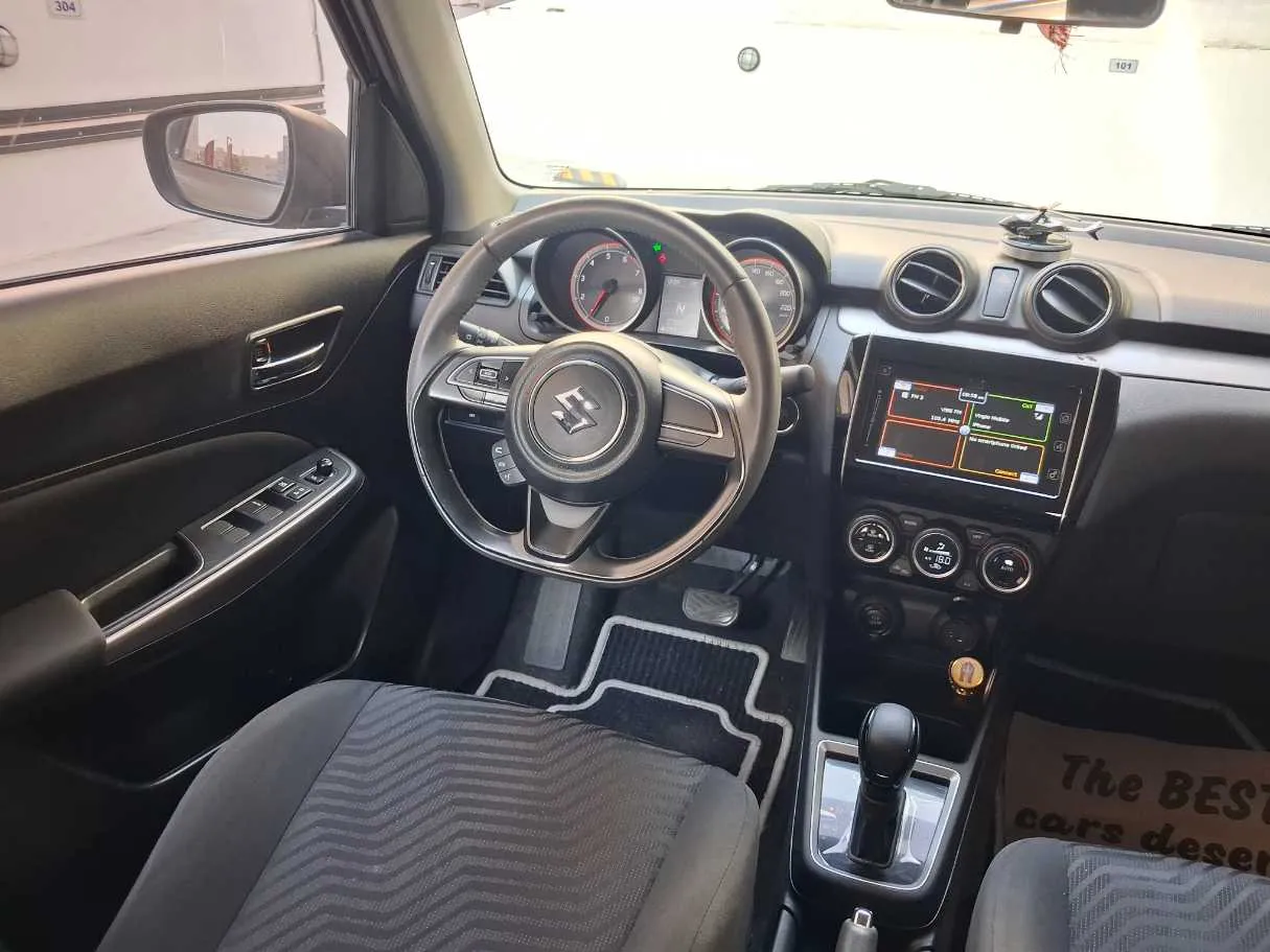 Car image 18