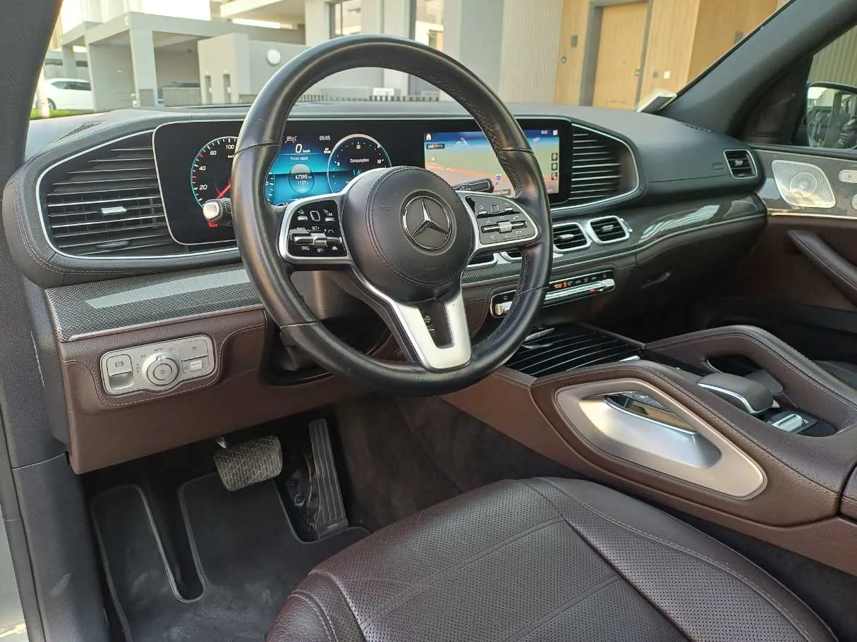 Car image 11