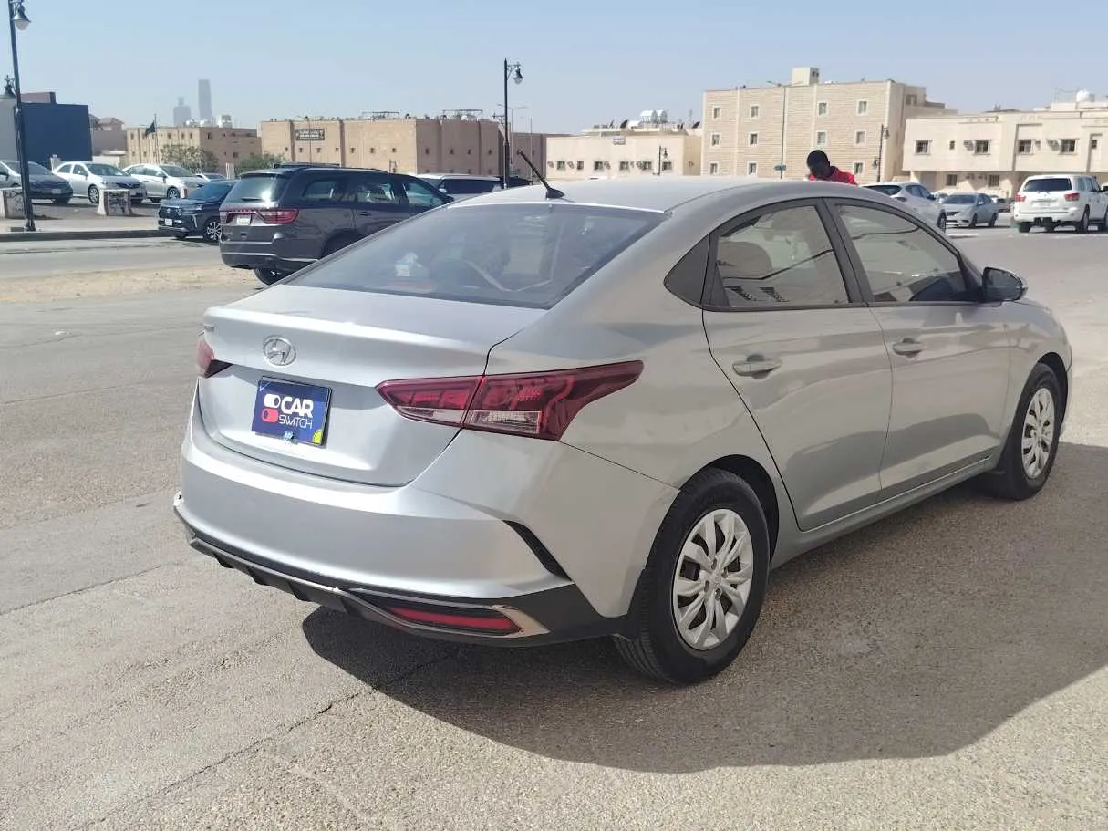 Car image 5