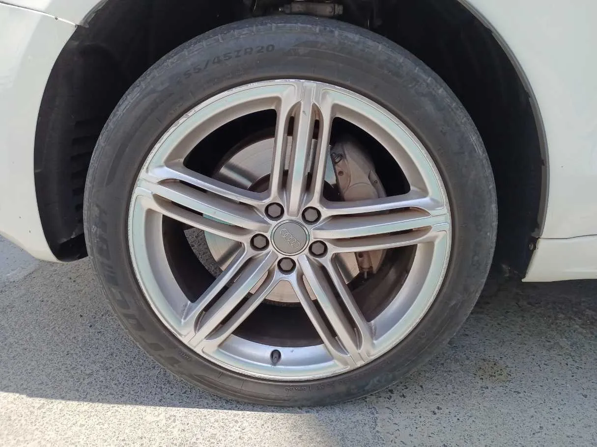 Car image 9