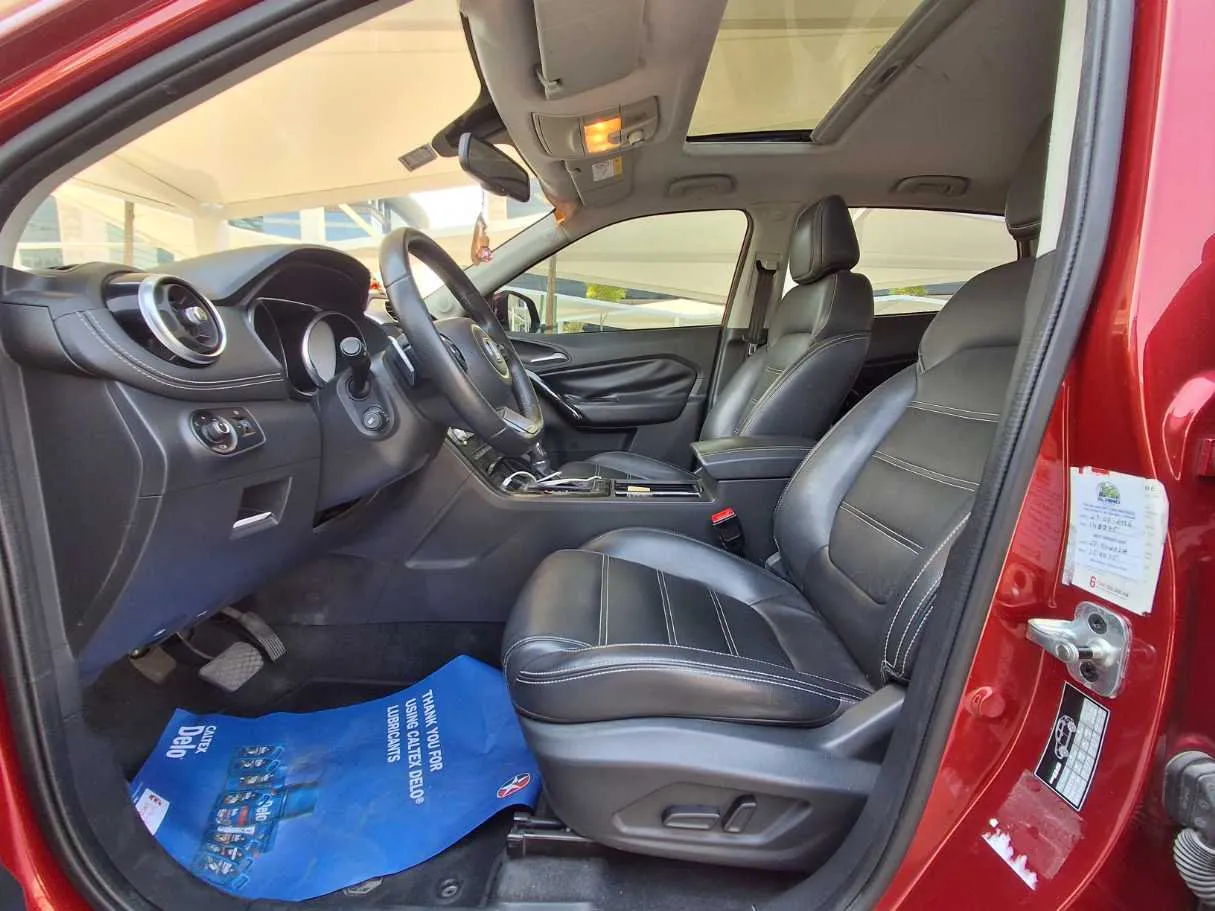 Car image 12