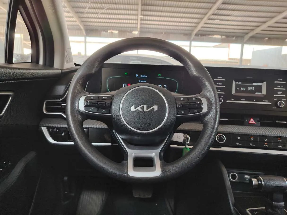 Car image 26