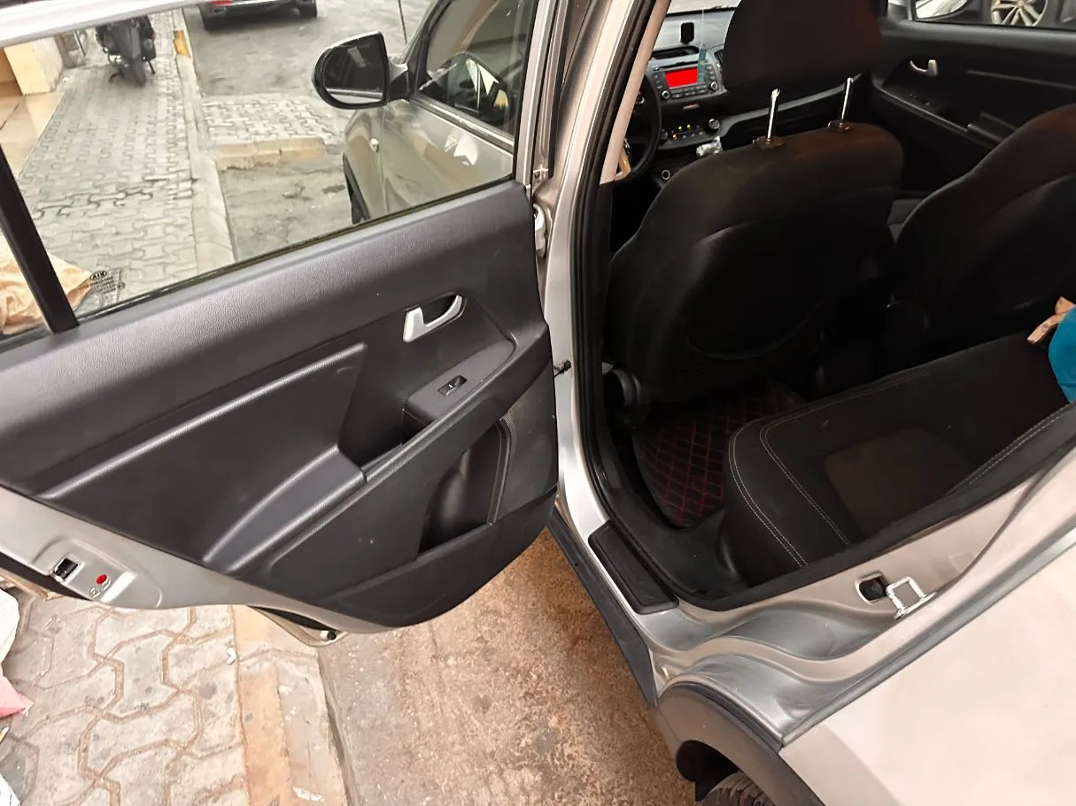 Car image 13