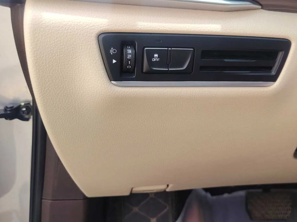 Car image 27