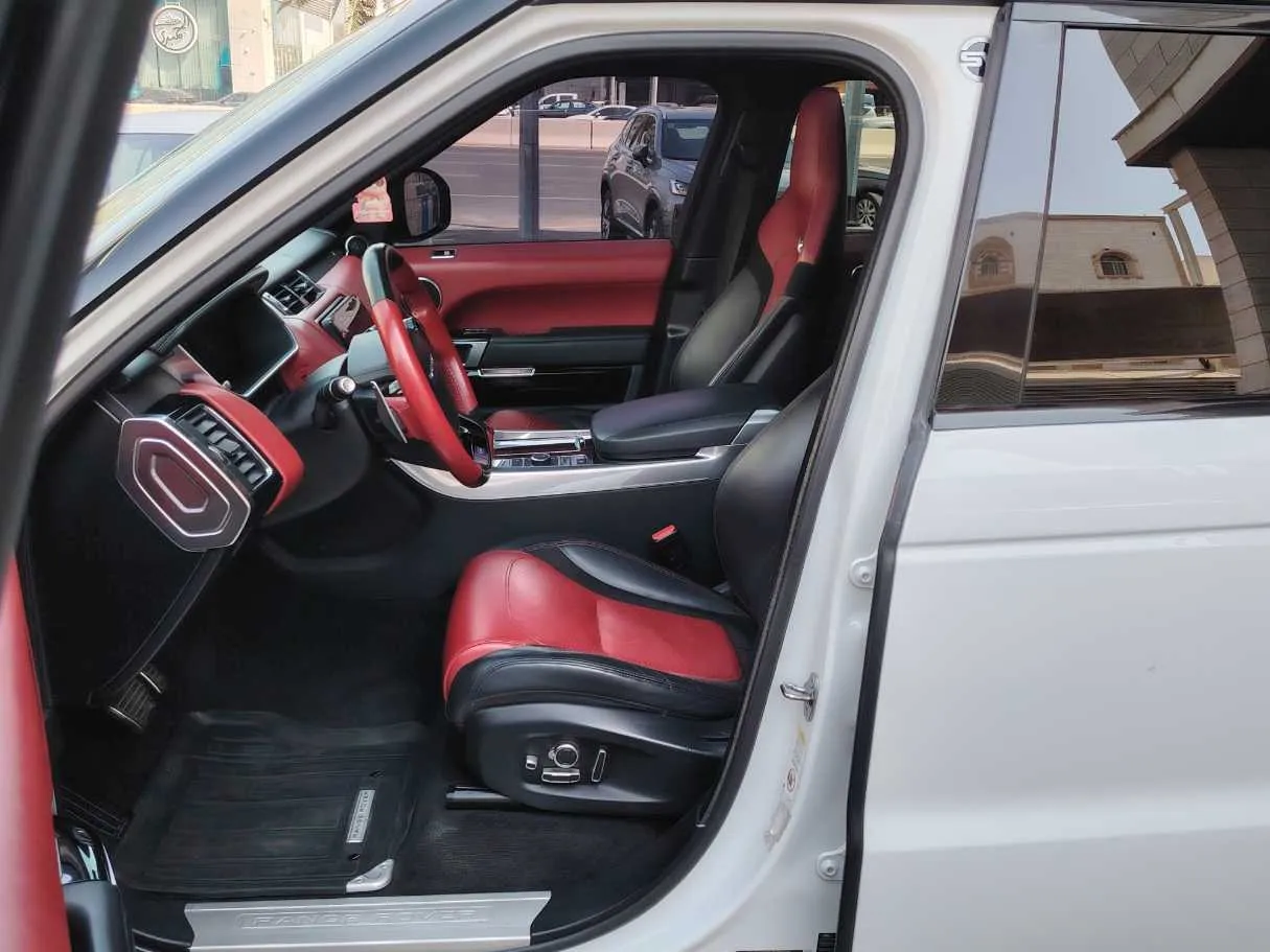 Car image 13