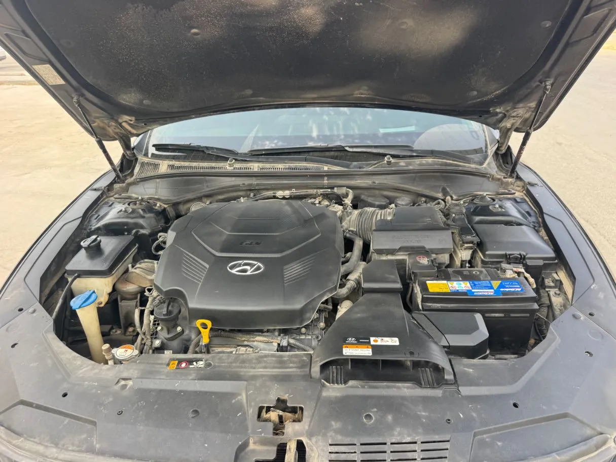 Car image 25