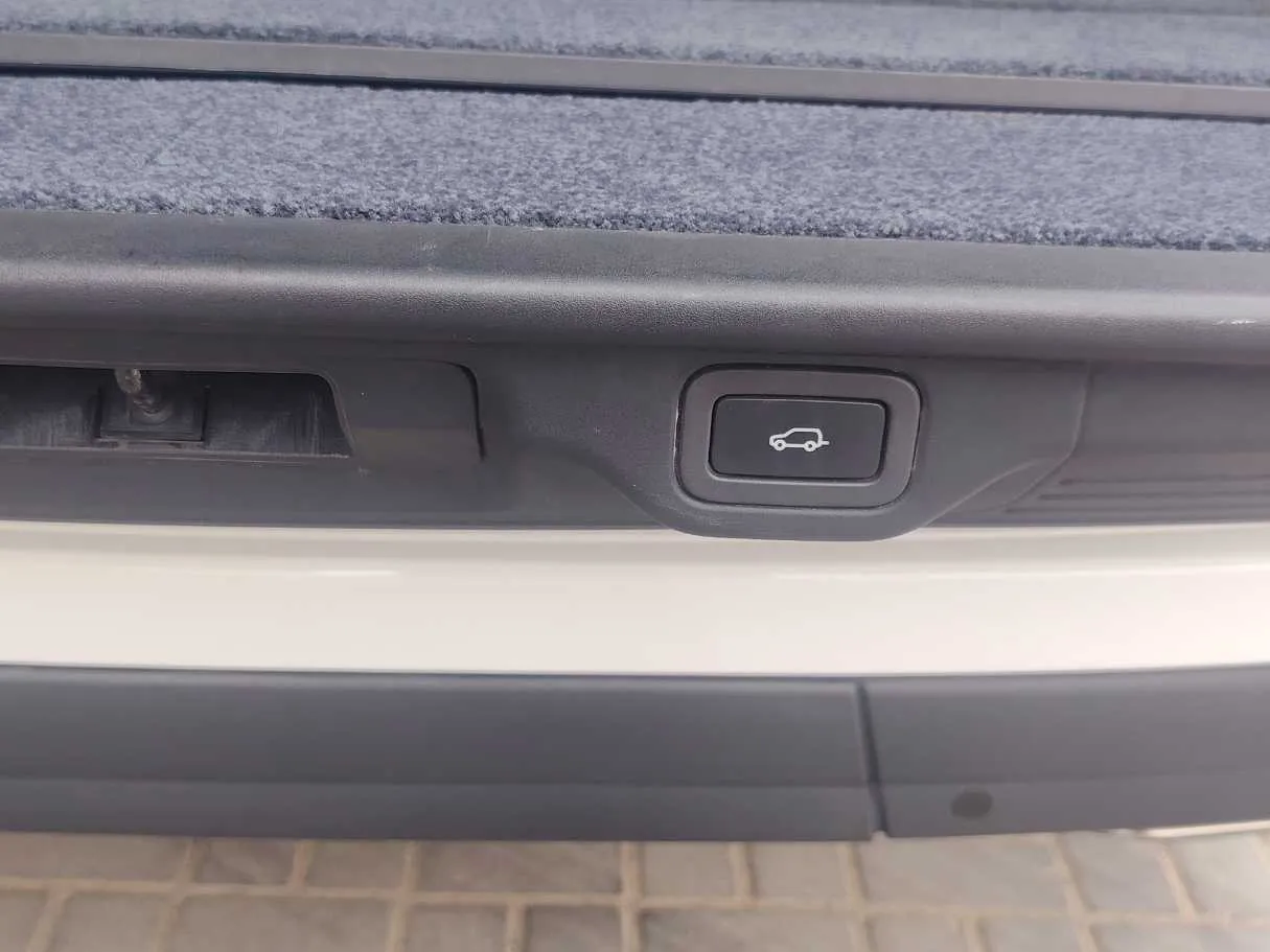 Car image 35