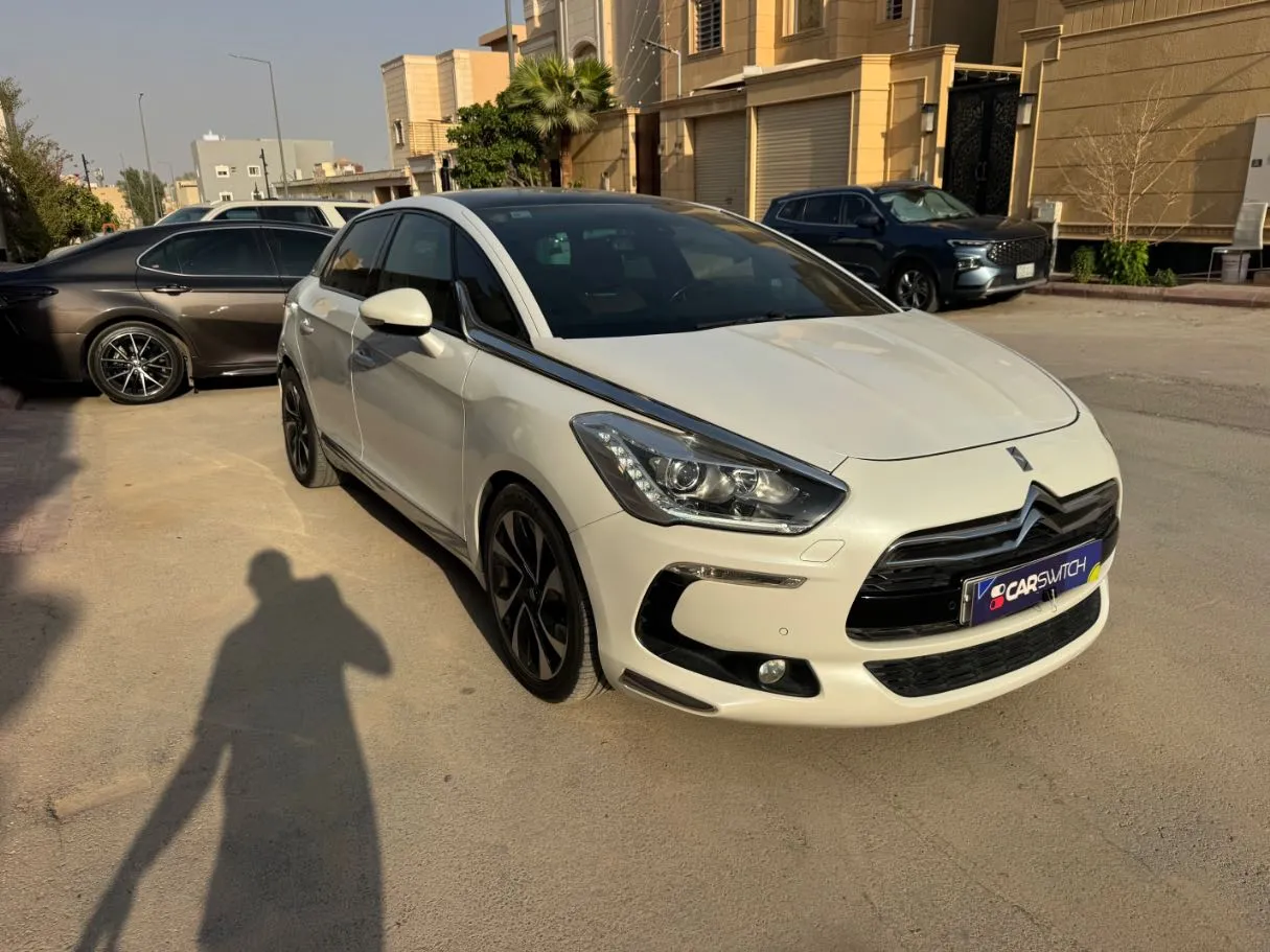 Car image 3