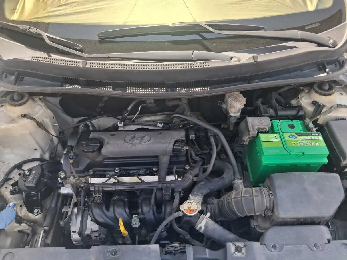 Car image 15