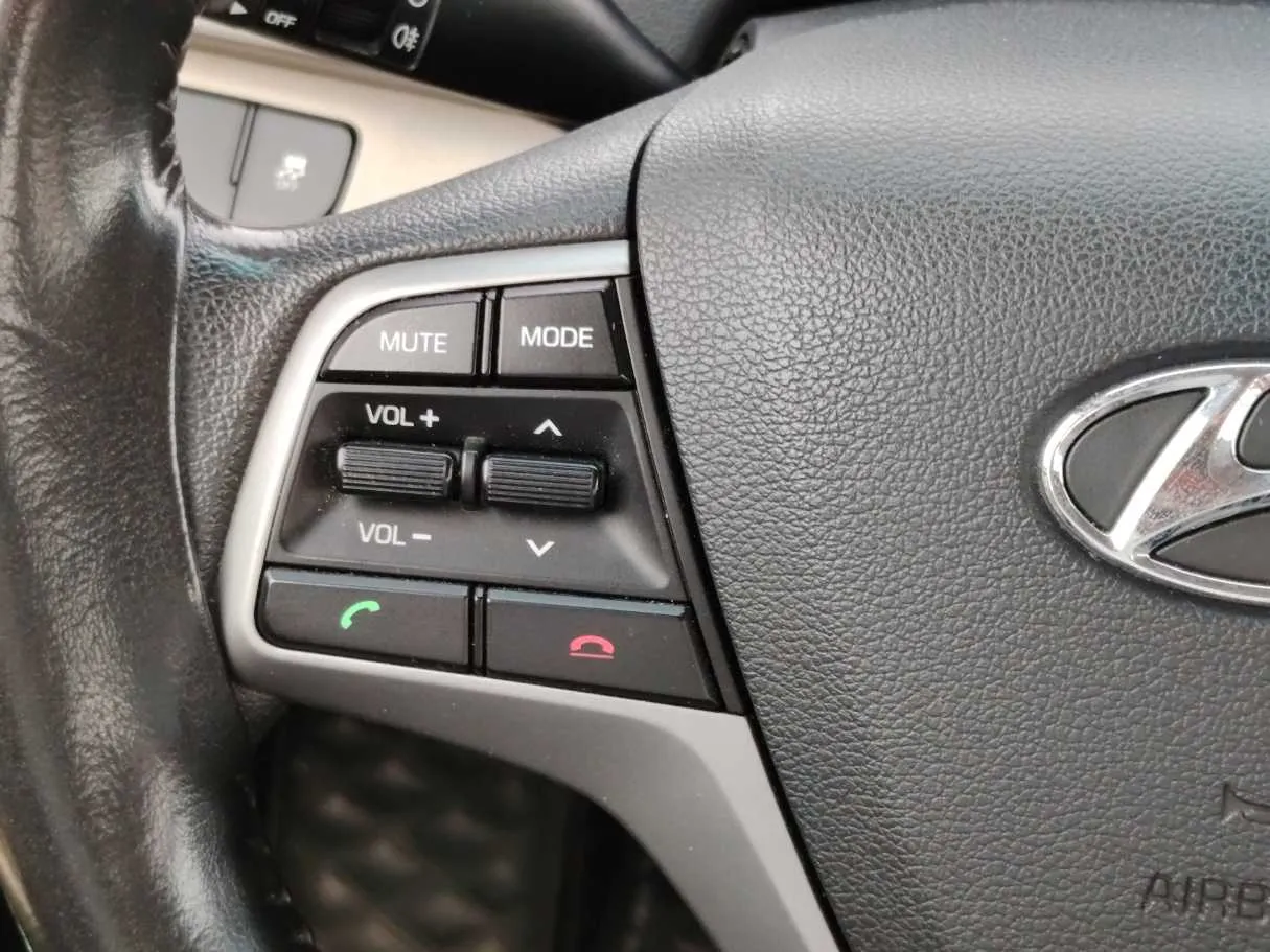 Car image 24