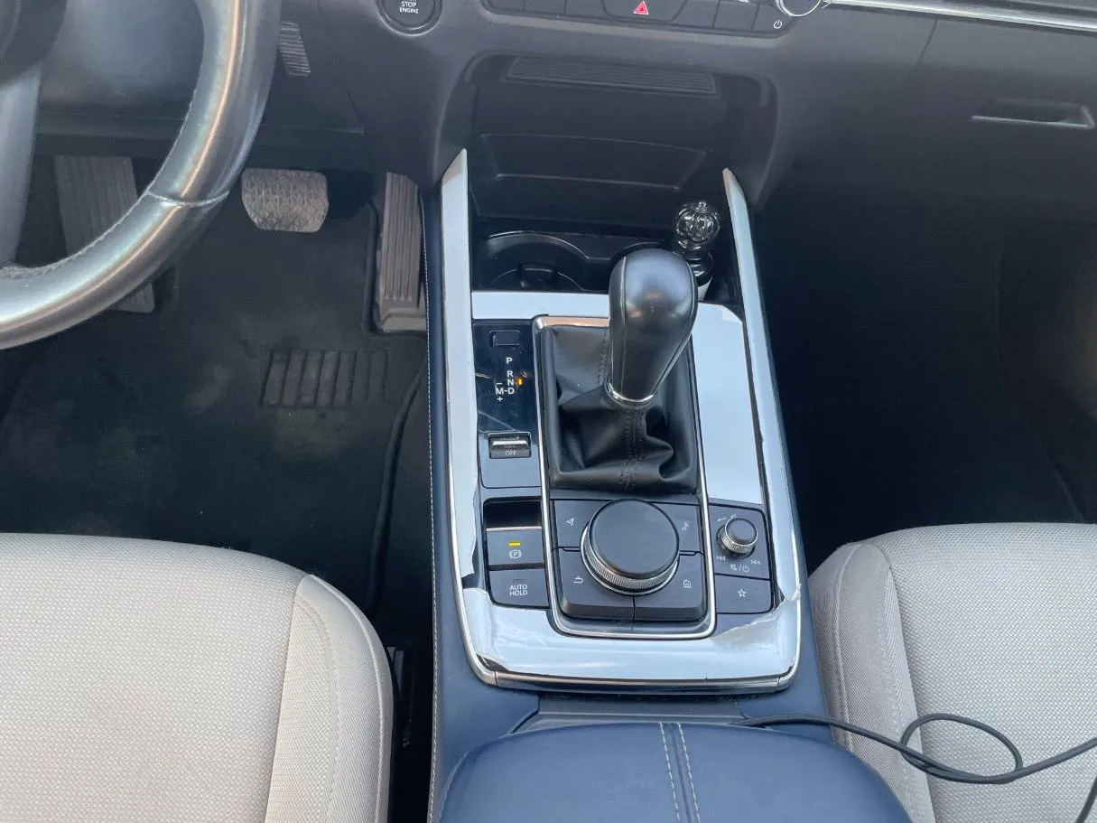 Car image 19