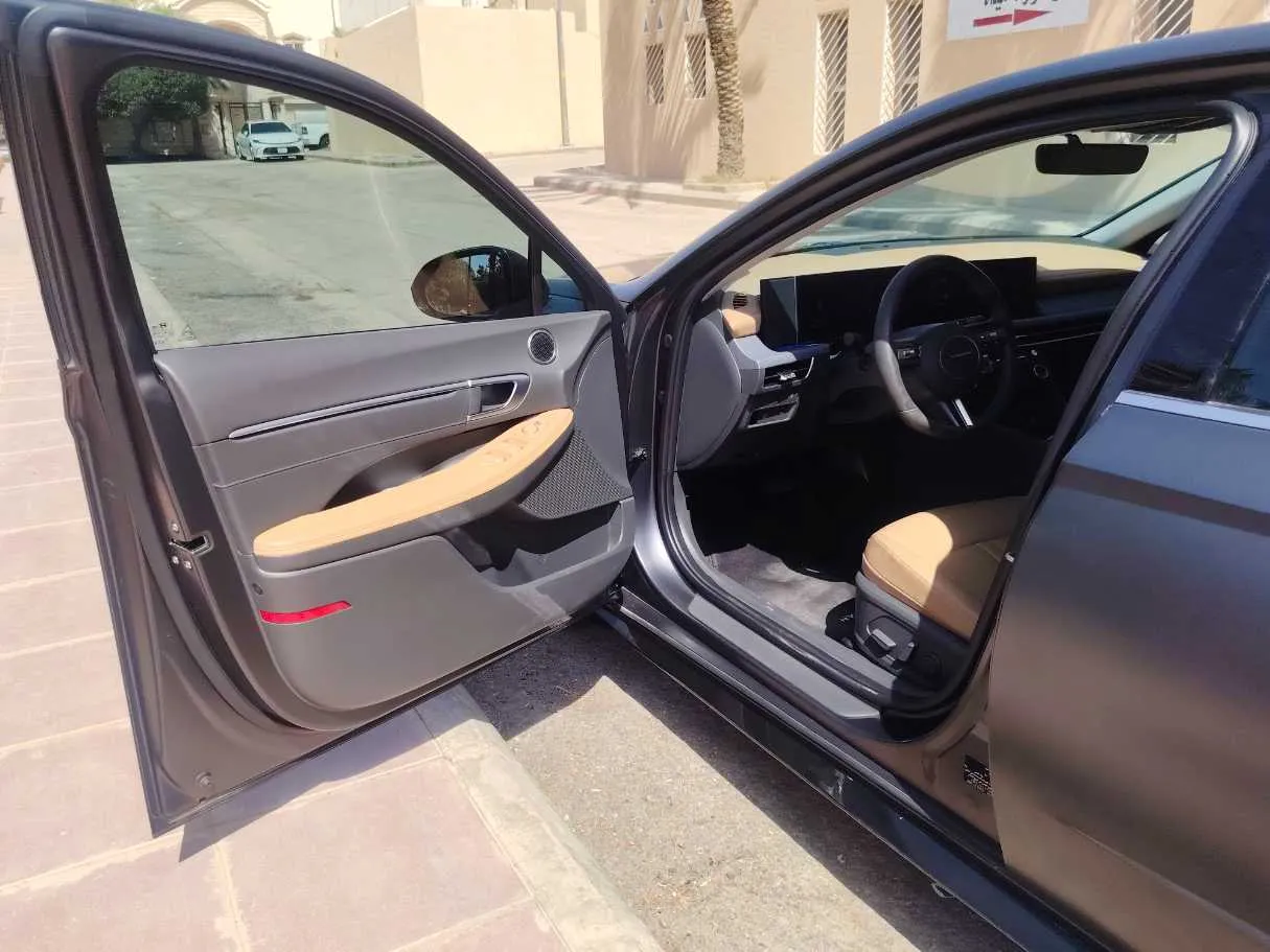 Car image 11